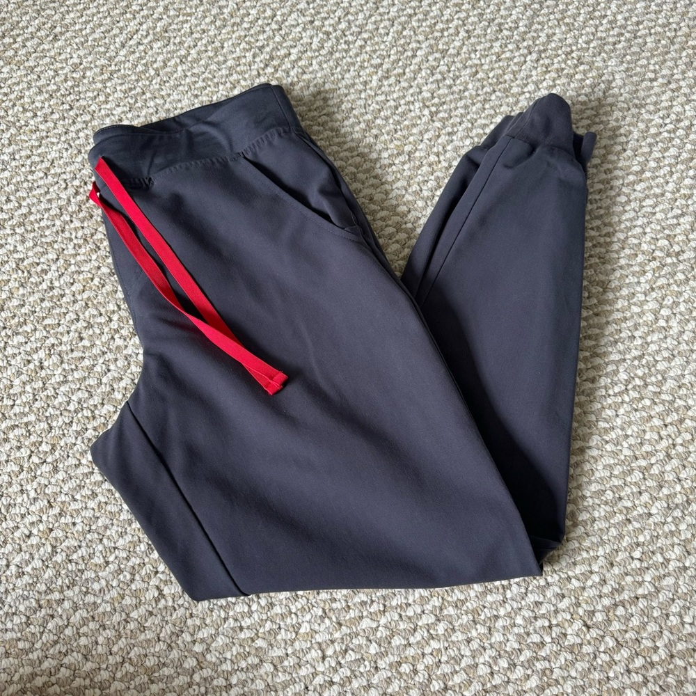 FIGS Zamora Charcoal scrub joggers